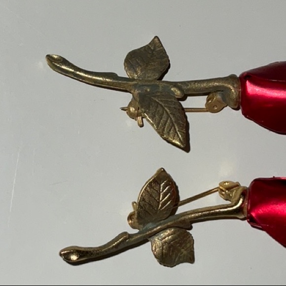 Avon Red Rose Brooches Pins Gold Toned Metal and Red Statin Enamel Vintage - Picture 12 of 12